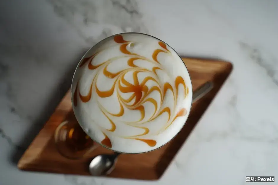 아메리카노와 라떼의 기본 구성 관련 이미지
