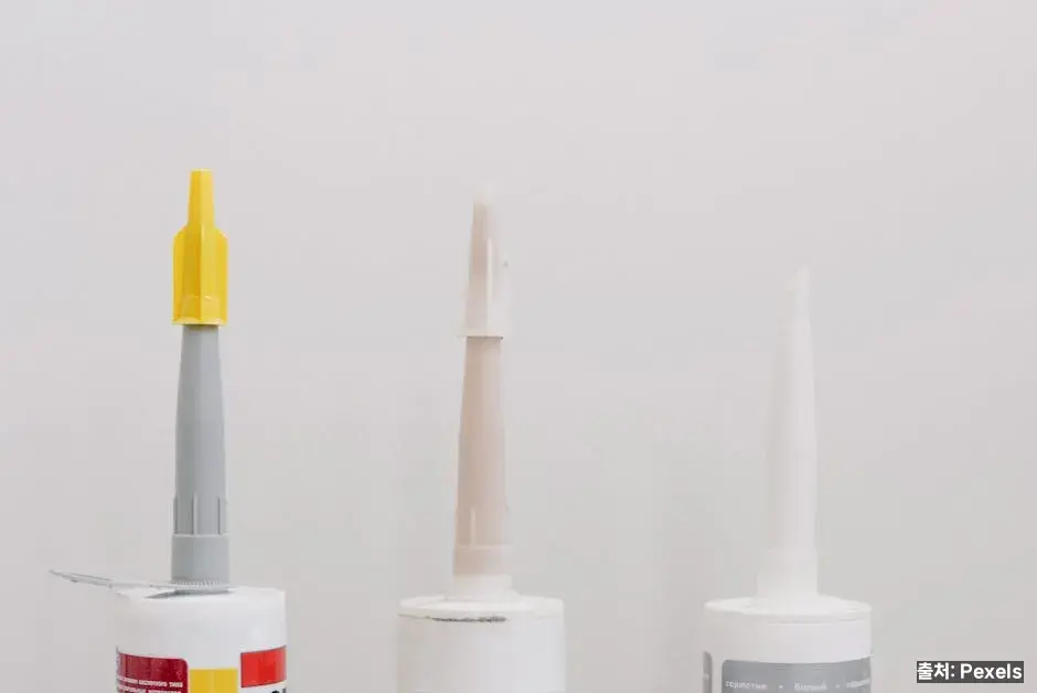 실리콘(코킹) 곰팡이는 교체가 정답 관련 이미지