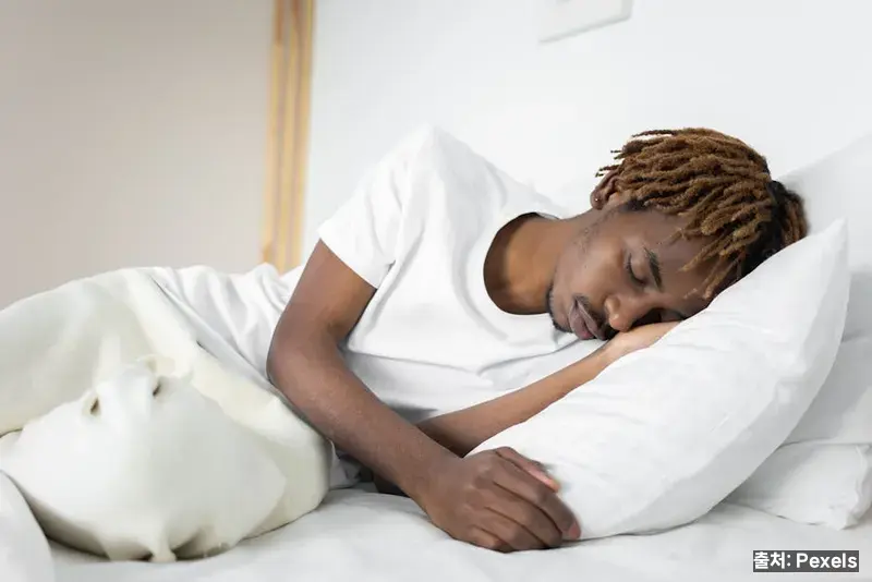 변화 다섯 — 스트레스가 줄고 수면의 질이 높아진다 관련 이미지