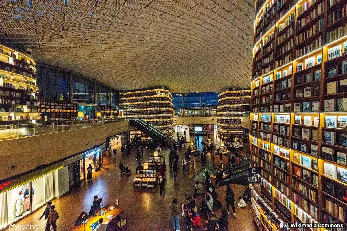 코엑스 별마당도서관 — 13m 거대 책장