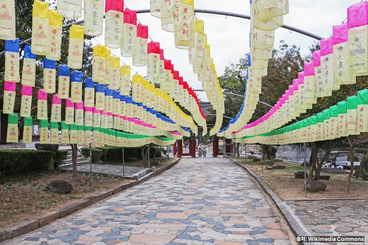 양산 통도사 — 영축산 자락 종이 연등